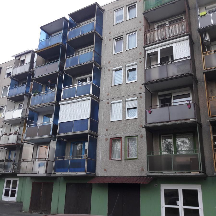 Studio 18 Apartman Kazincbarcika Exterior foto