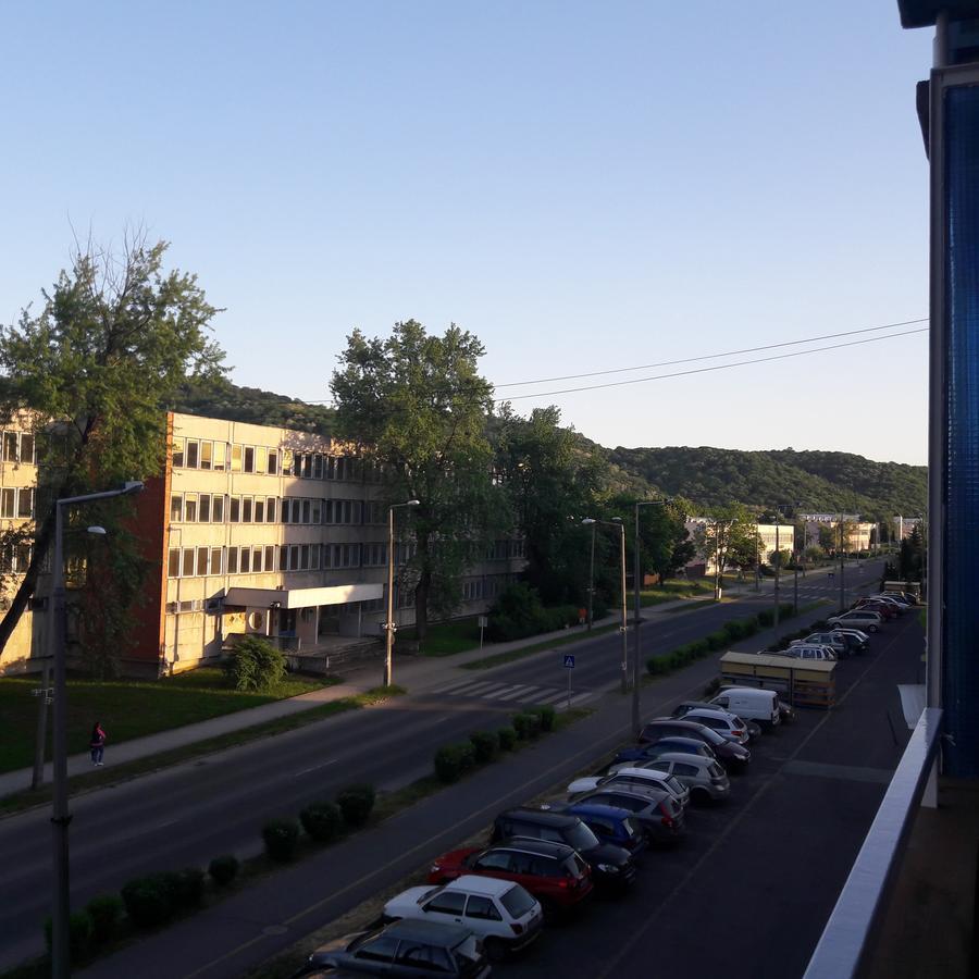 Studio 18 Apartman Kazincbarcika Exterior foto