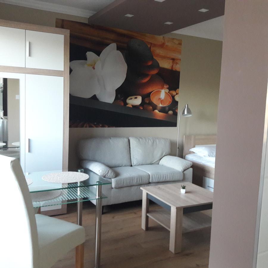 Studio 18 Apartman Kazincbarcika Exterior foto